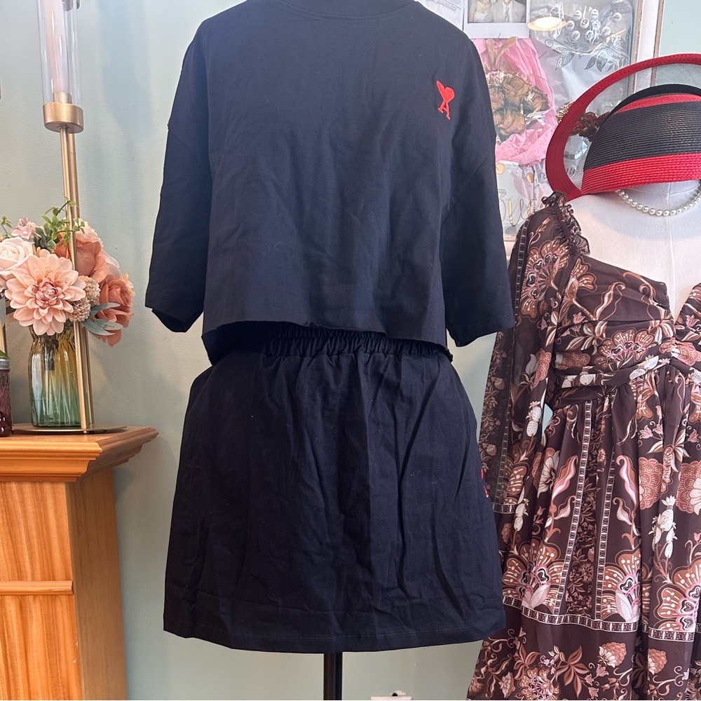 Black Women's Elastic-Waist Skirt with Red Heart Detail - Picture 11 of 13